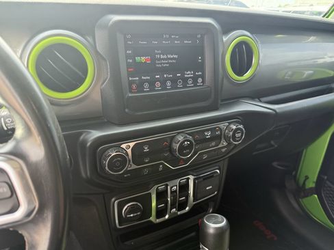 Used 2019 Jeep Wrangler Unlimited Sahara AWD/4WD image 20