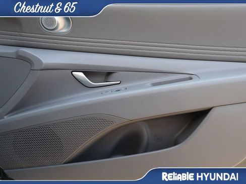 Certified 2025 Hyundai Elantra SEL w/ Cargo Package FWD image 9