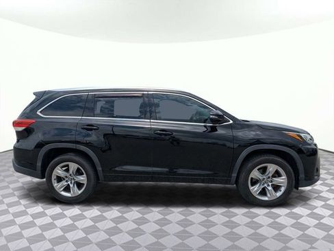 Used 2018 Toyota Highlander Limited FWD image 3