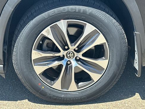 Used 2022 Toyota Highlander XLE AWD/4WD image 43