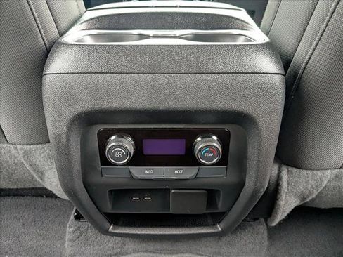 Used 2024 Chevrolet Traverse LT image 17