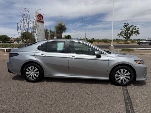 Used 2024 Toyota Camry LE image 7