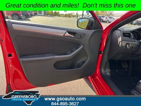 Used 2016 Volkswagen Jetta Sport image 11