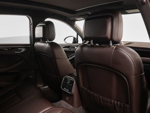 Certified 2019 Porsche Macan AWD/4WD image 22