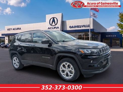 Used 2024 Jeep Compass Latitude AWD/4WD image 1