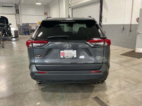 Used 2025 Toyota RAV4 XLE AWD/4WD image 5