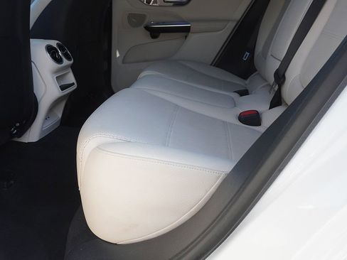 Used 2023 Mercedes-Benz GLC 300 4MATIC image 36