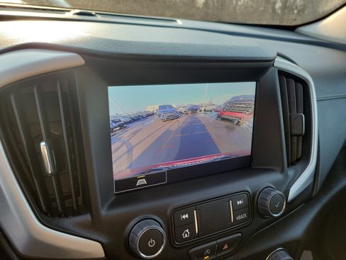 Used 2024 GMC Terrain SLE w/ Driver Convenience Package image 23