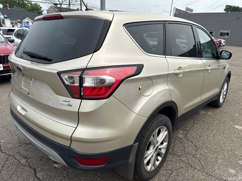 Used 2017 Ford Escape SE w/ SE Cold Weather Package AWD/4WD image 6