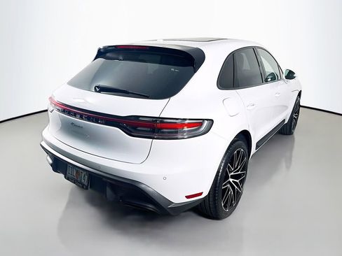 Certified 2026 Porsche Macan AWD/4WD image 9