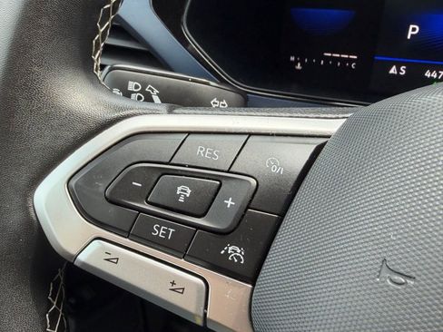 Used 2022 Volkswagen Taos SE image 5