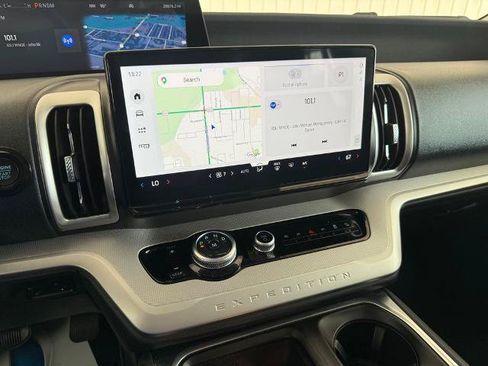 Certified 2025 Ford Expedition Active AWD/4WD image 4