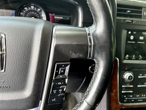 Used 2017 Lincoln Navigator L Select image 37