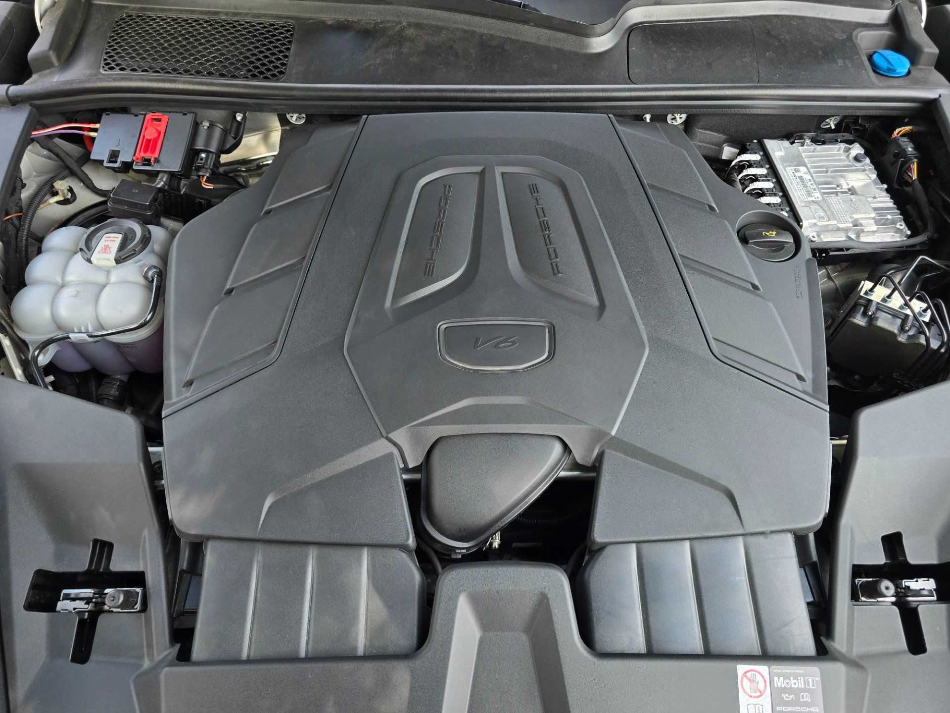 Used 2025 Porsche Cayenne Coupe AWD/4WD image 50