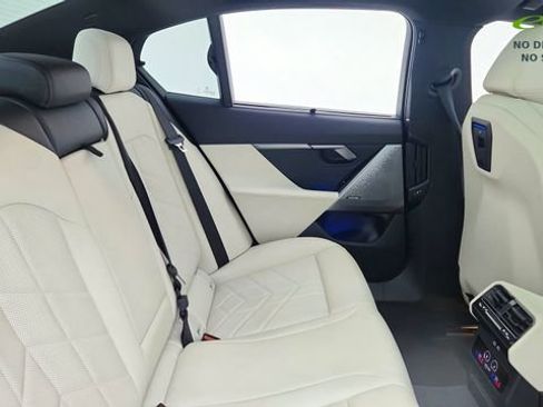 Used 2026 BMW 530i RWD image 24