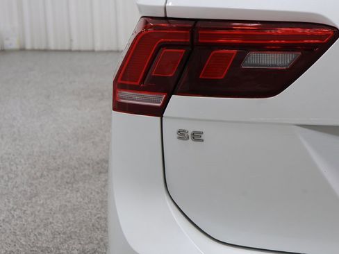 Used 2022 Volkswagen Tiguan SE R-Line image 35