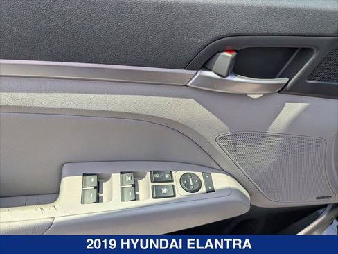 Used 2019 Hyundai Elantra Limited FWD image 11