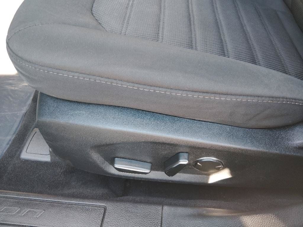 Used 2020 Ford Fusion SE FWD image 15