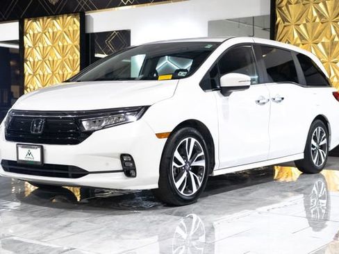 Used 2023 Honda Odyssey Touring image 3