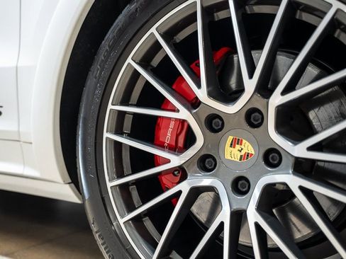 Used 2022 Porsche Cayenne GTS image 21