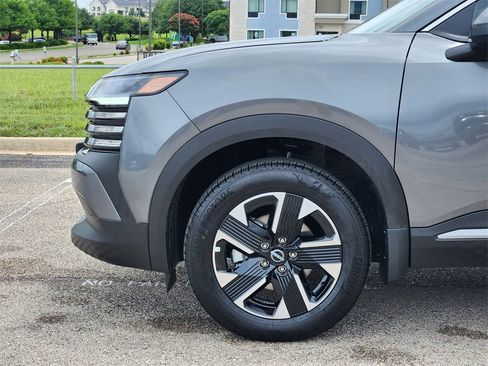 New 2025 Nissan Kicks SV image 6