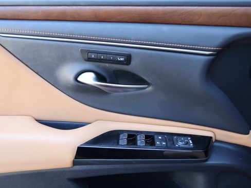 Used 2023 Lexus ES 350 w/ Premium Package FWD image 12
