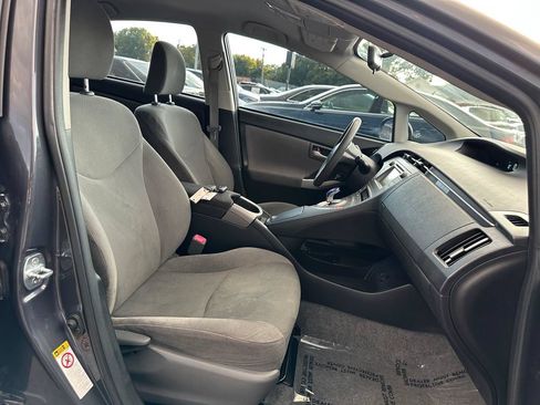 Used 2013 Toyota Prius Two w/ Preferred Accessory Pkg FWD image 28