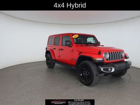 Used 2025 Jeep Wrangler Unlimited Sahara AWD/4WD image 28