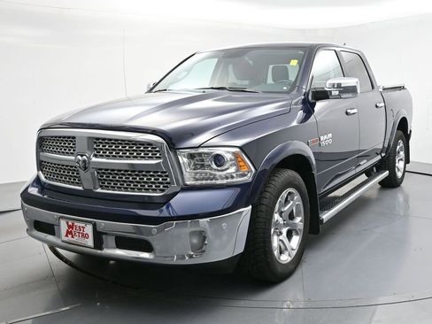 Used 2017 RAM 1500 Laramie w/ Convenience Group AWD/4WD image 2