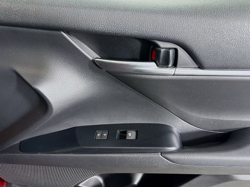 Used 2020 Toyota Camry LE image 30