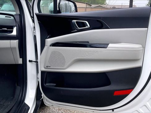 Used 2022 Kia Carnival SX Prestige FWD image 23