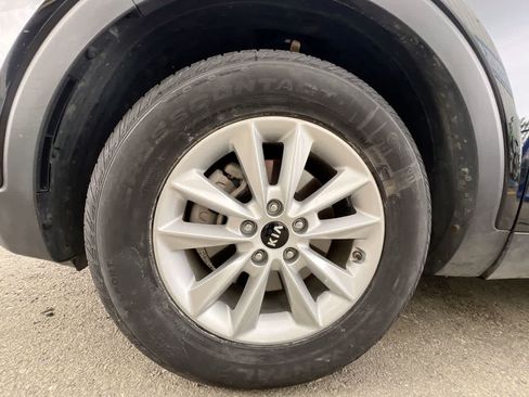 Used 2020 Kia Sorento LX FWD image 10