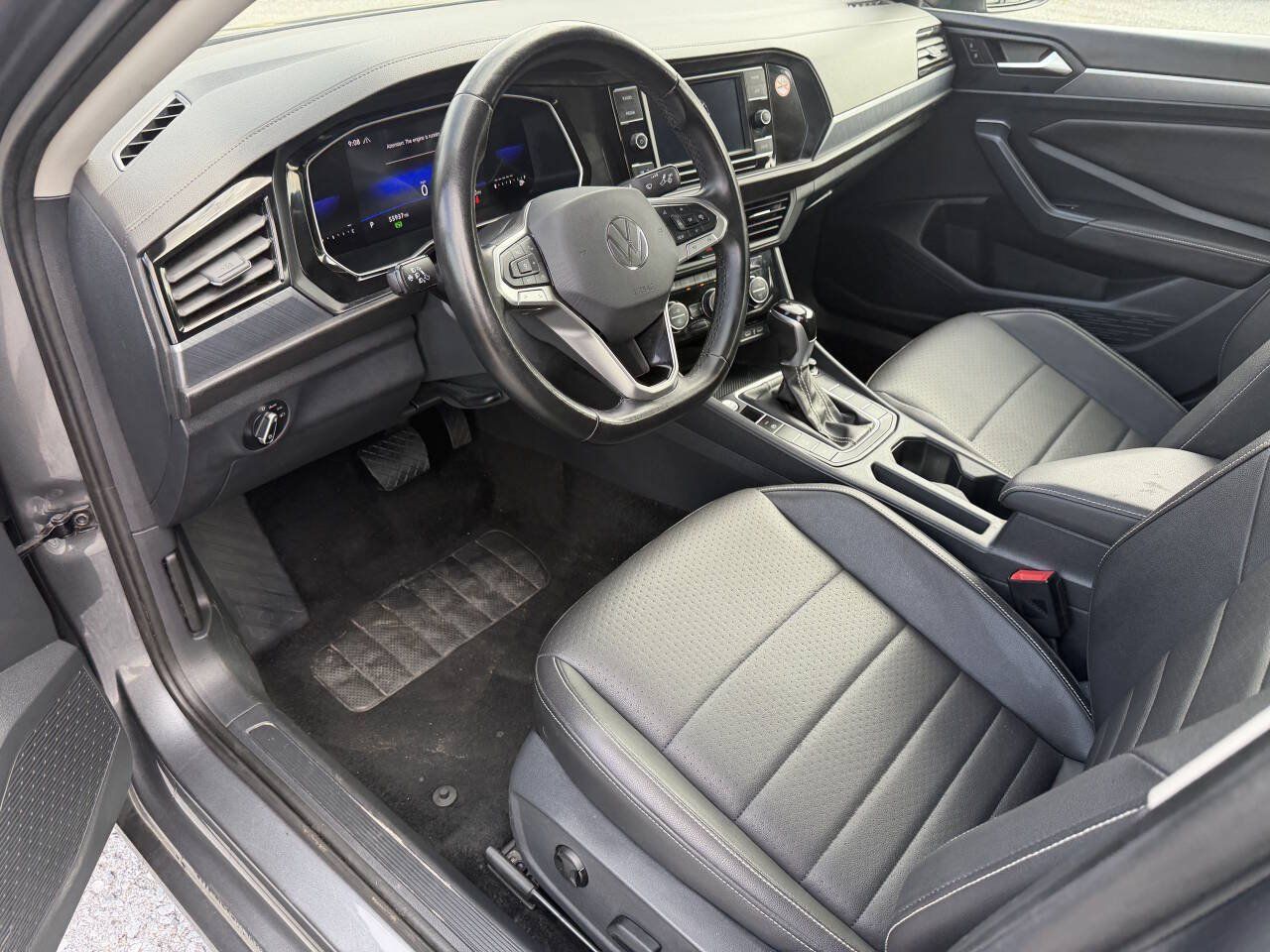 Used 2024 Volkswagen Jetta SE FWD image 9