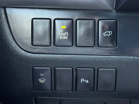 Used 2014 Toyota Highlander Limited FWD image 38