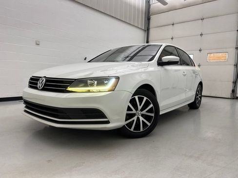Used 2017 Volkswagen Jetta SE FWD image 3