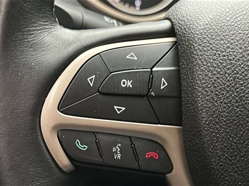 Used 2016 Jeep Cherokee Latitude w/ Cold Weather Group AWD/4WD image 21