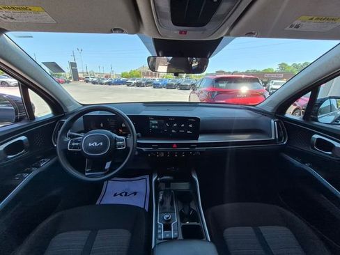Used 2024 Kia Sorento LX FWD image 13