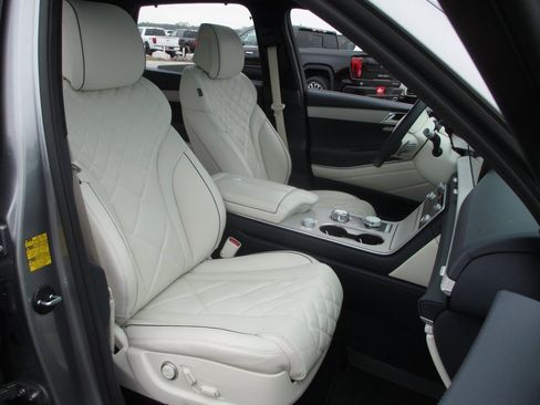 Used 2025 Genesis GV80 3.5T Prestige image 21
