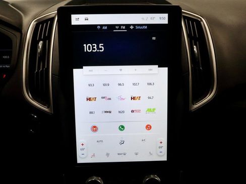 Used 2023 Ford Edge SEL image 3