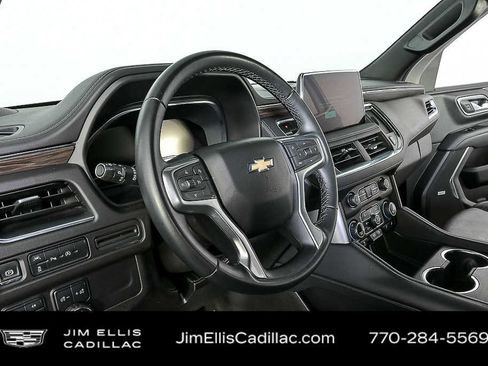 Used 2025 Chevrolet Suburban LT image 4