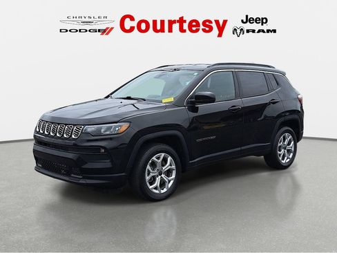 Certified 2025 Jeep Compass Latitude AWD/4WD image 8