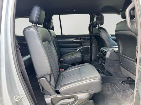 Used 2024 Jeep Wagoneer Series III image 13