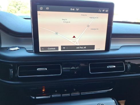 Used 2023 Lincoln Aviator AWD w/ Premium Package image 16