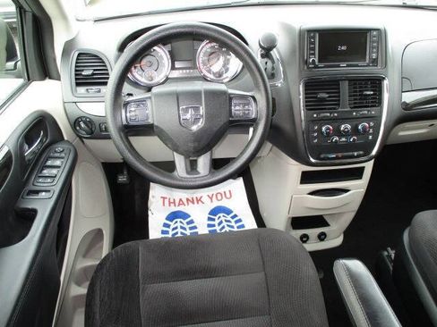 Used 2018 Dodge Grand Caravan SE w/ UConnect Hands-Free Group image 29