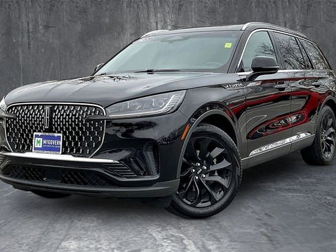 Used 2025 Lincoln Aviator Reserve w/ Illumination Package image 1