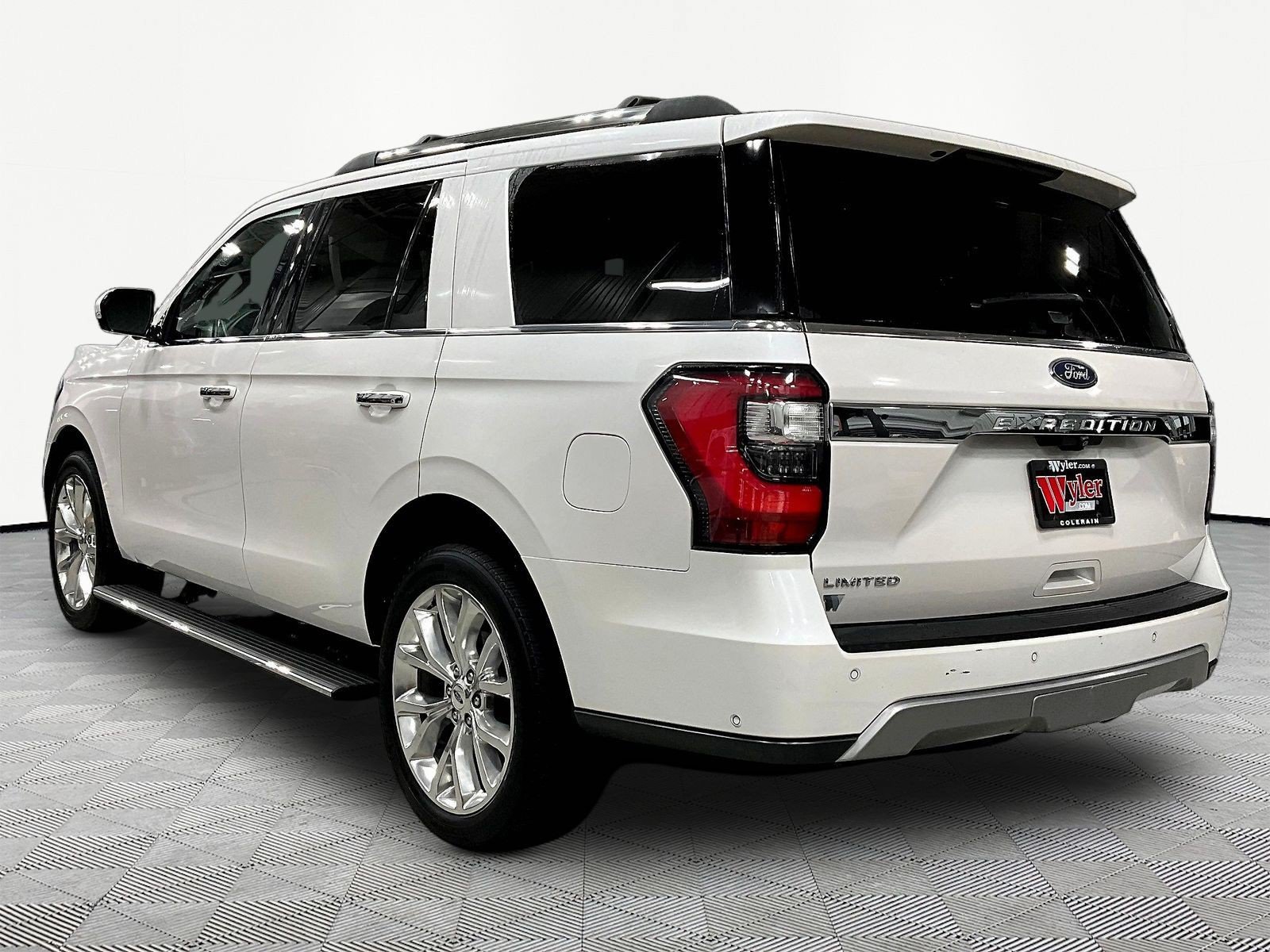 Used 2019 Ford Expedition Limited w/ Equipment Group 302A AWD/4WD image 4