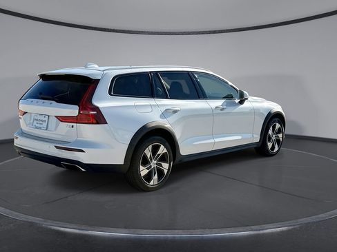 Used 2022 Volvo V60 T5 Cross Country AWD/4WD image 11