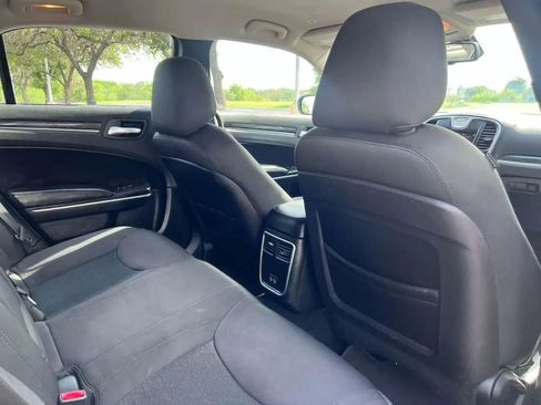 Used 2018 Chrysler 300 Touring RWD image 25