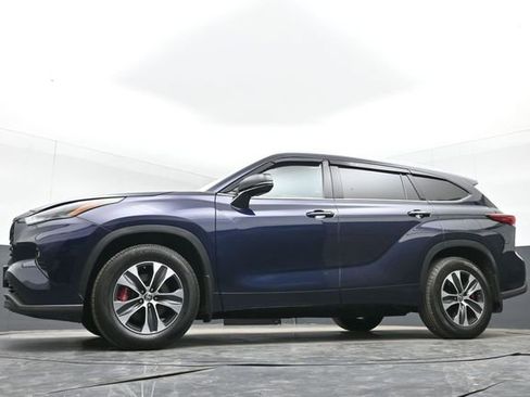 Used 2022 Toyota Highlander XLE image 46