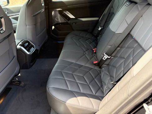 Used 2025 BMW 760i xDrive image 19